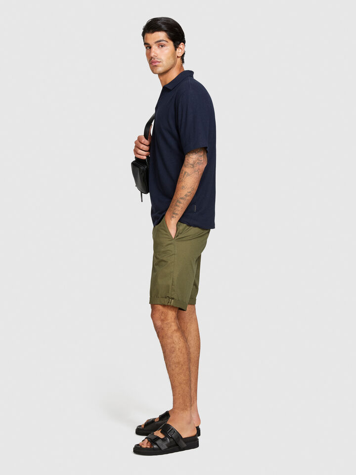 Slim fit bermudas - men's slim fit trousers - Military Green | Sisley image number 2